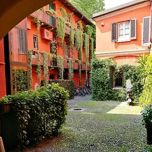 - Alzaia Naviglio Grande Apartment Mailand